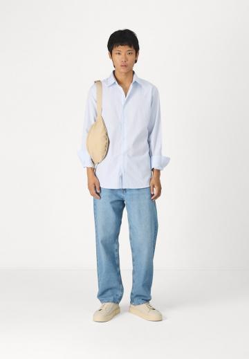 Свободные джинсы