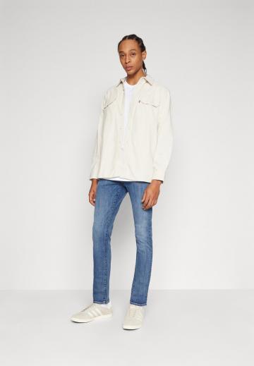 Прямые джинсы