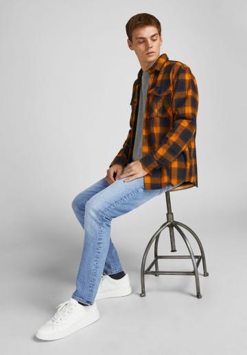 Прямые джинсы