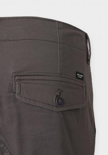 Брюки с накладными карманами