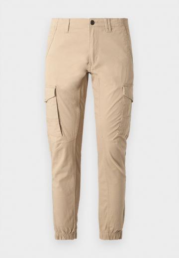 Брюки с накладными карманами