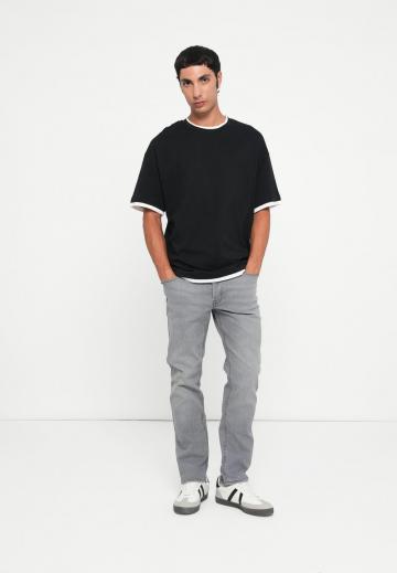 Прямые джинсы