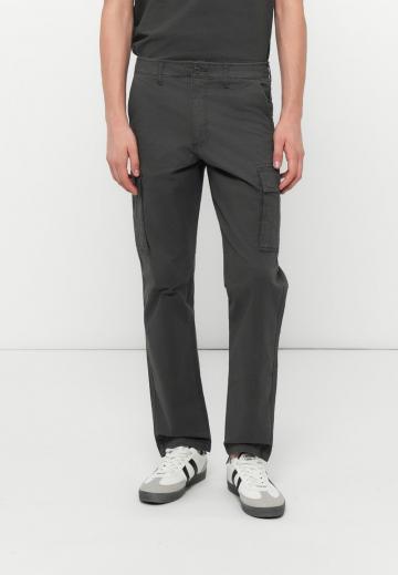 Брюки с накладными карманами