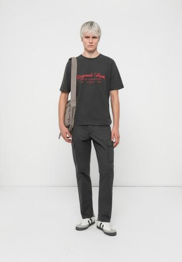 Брюки с накладными карманами