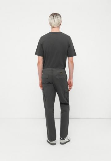 Брюки с накладными карманами