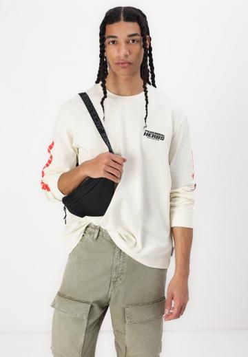 Брюки с накладными карманами