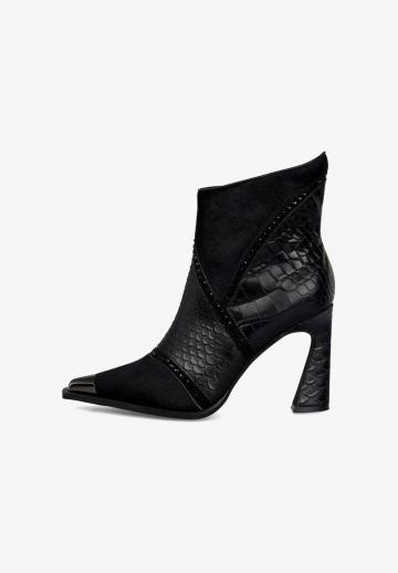 Полусапожки на высоком каблуке