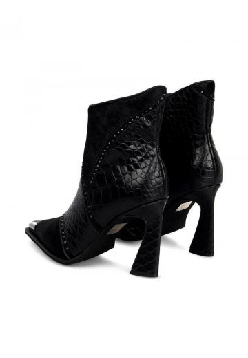 Полусапожки на высоком каблуке