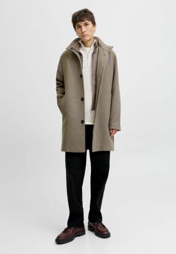 Короткое пальто