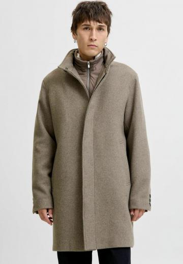 Короткое пальто