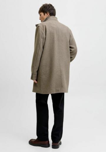 Короткое пальто