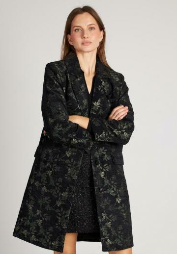 Короткое пальто