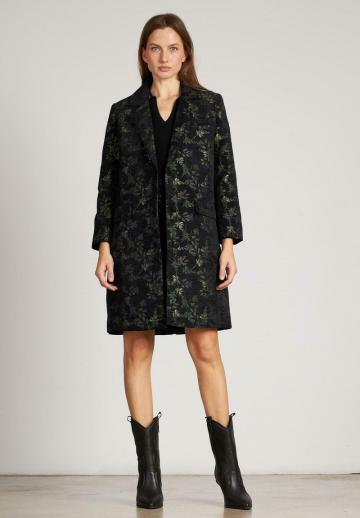 Короткое пальто