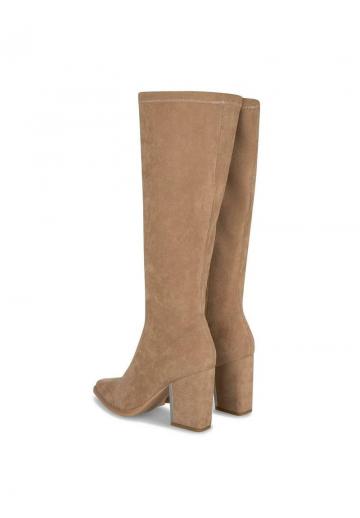 Высокие сапоги