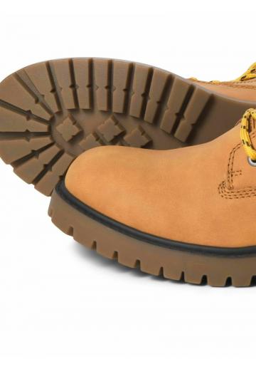 Ботинки на шнуровке