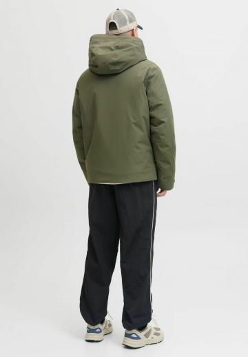 Зимняя куртка