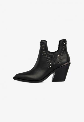 Полусапожки на высоком каблуке