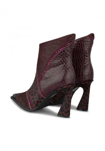 Полусапожки на высоком каблуке