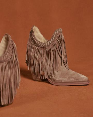 Полусапожки на высоком каблуке