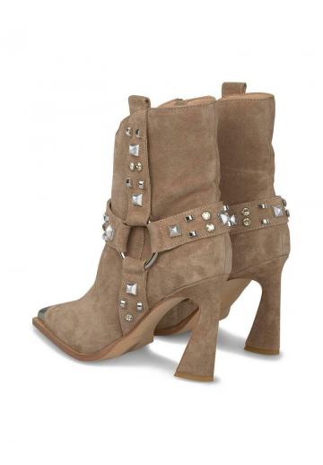 Полусапожки на высоком каблуке