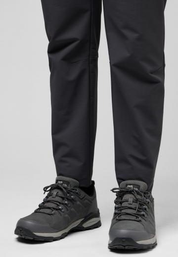 Походные кроссовки