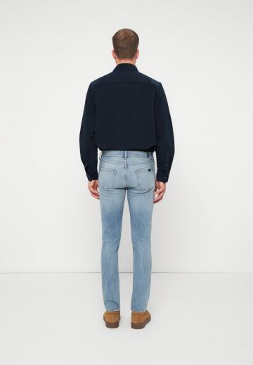 Узкие джинсы