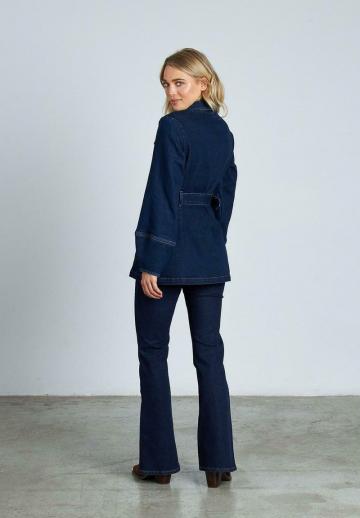 Джинсовая куртка