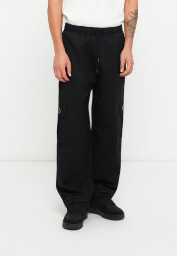 Брюки с накладными карманами