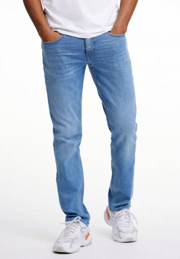 Узкие джинсы