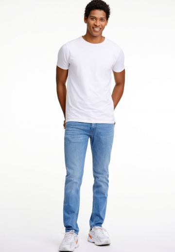 Узкие джинсы