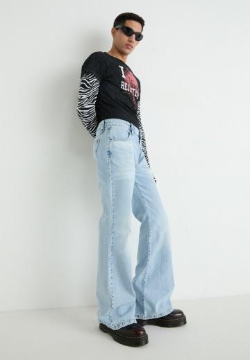 Клешеные джинсы