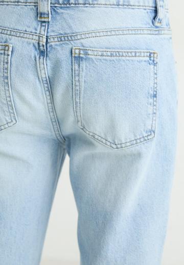 Клешеные джинсы