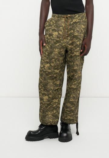 Брюки с накладными карманами