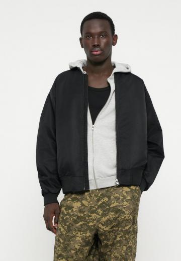 Брюки с накладными карманами