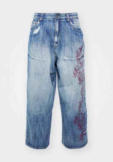 Свободные джинсы