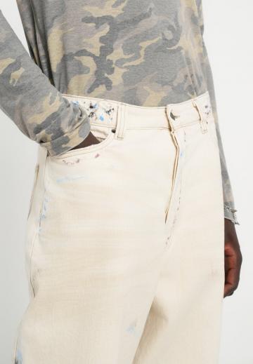 Свободные джинсы