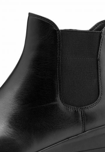 Сапожки на танкетке