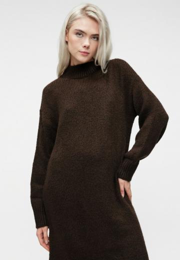 Вязаное платье