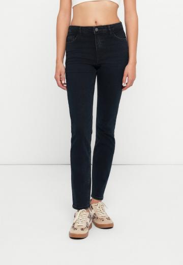 Узкие джинсы