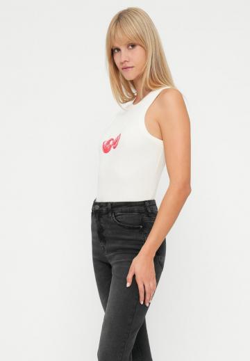 Узкие джинсы