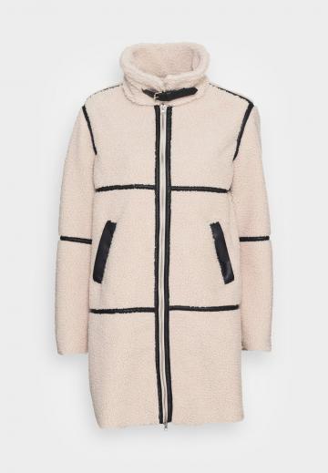 Шерстяное пальто