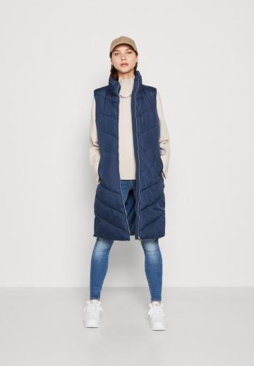 Длинный жилет