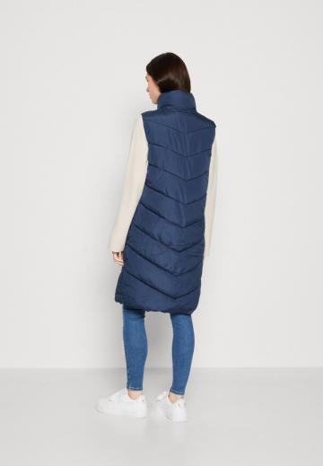 Длинный жилет