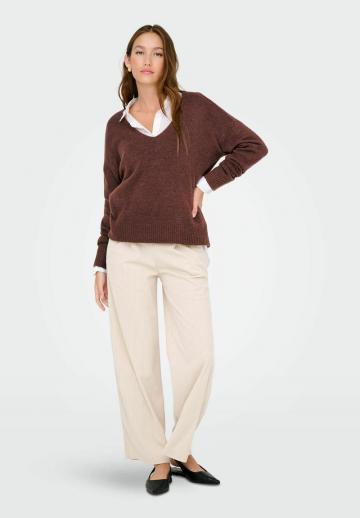 Пуловер с вырезом V