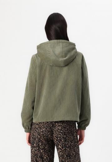 Куртка с накладнымит карманами