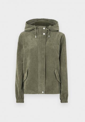 Куртка с накладнымит карманами