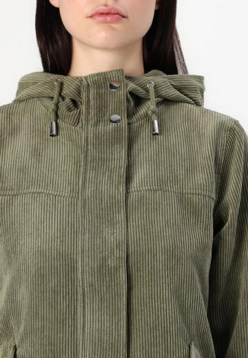 Куртка с накладнымит карманами