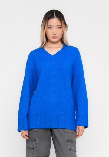Пуловер с вырезом V