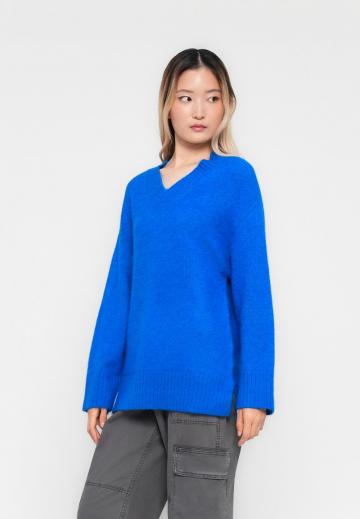 Пуловер с вырезом V
