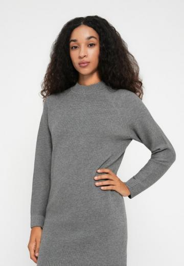 Вязаное платье